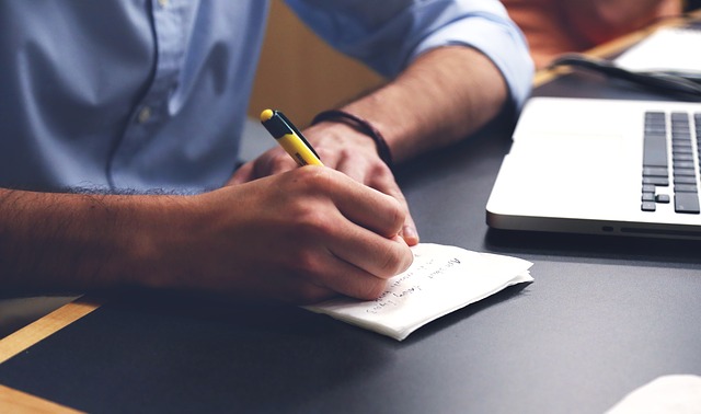 Why You Should Still Sometimes Use Handwritten Messages for Business Communications